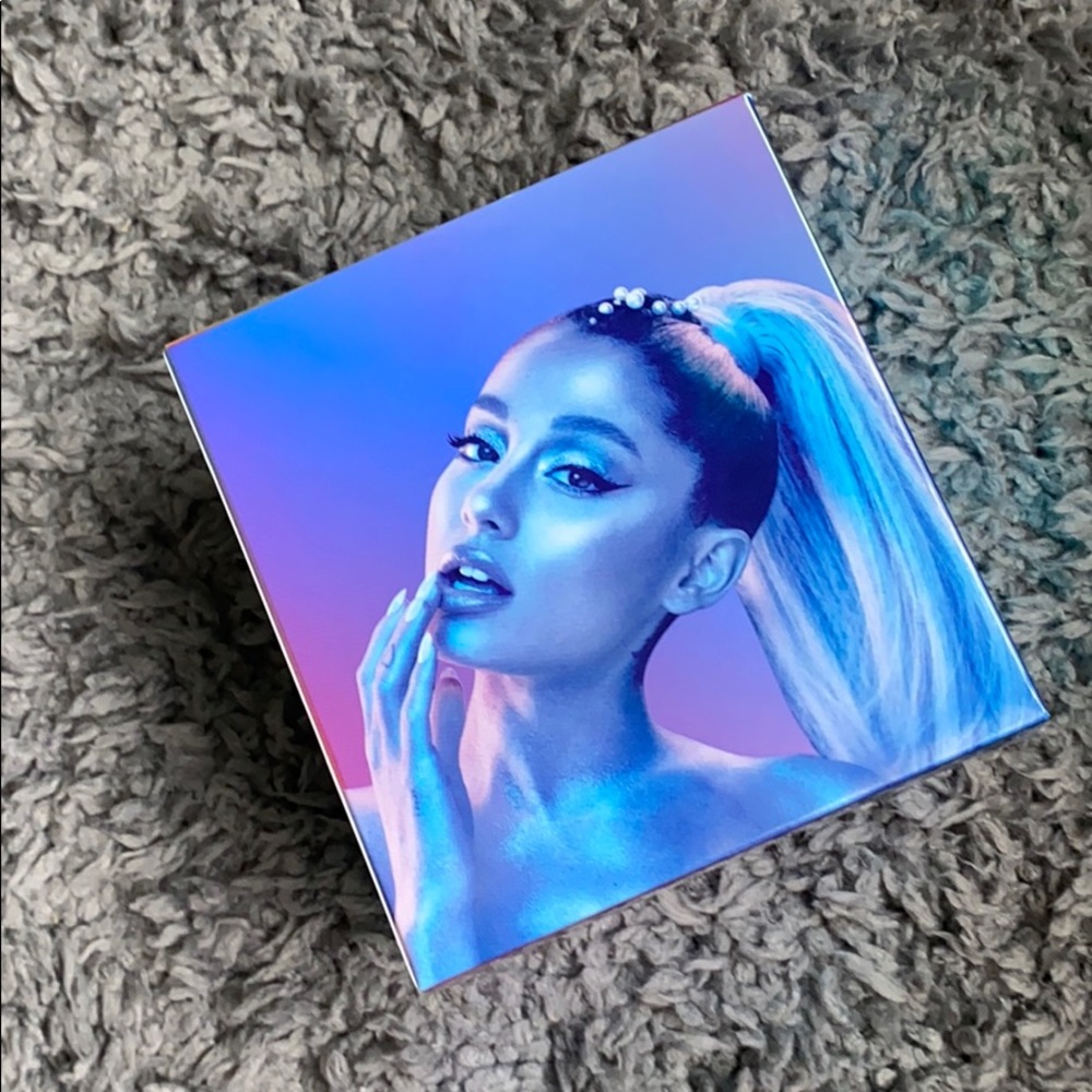 Ariana Grande Box